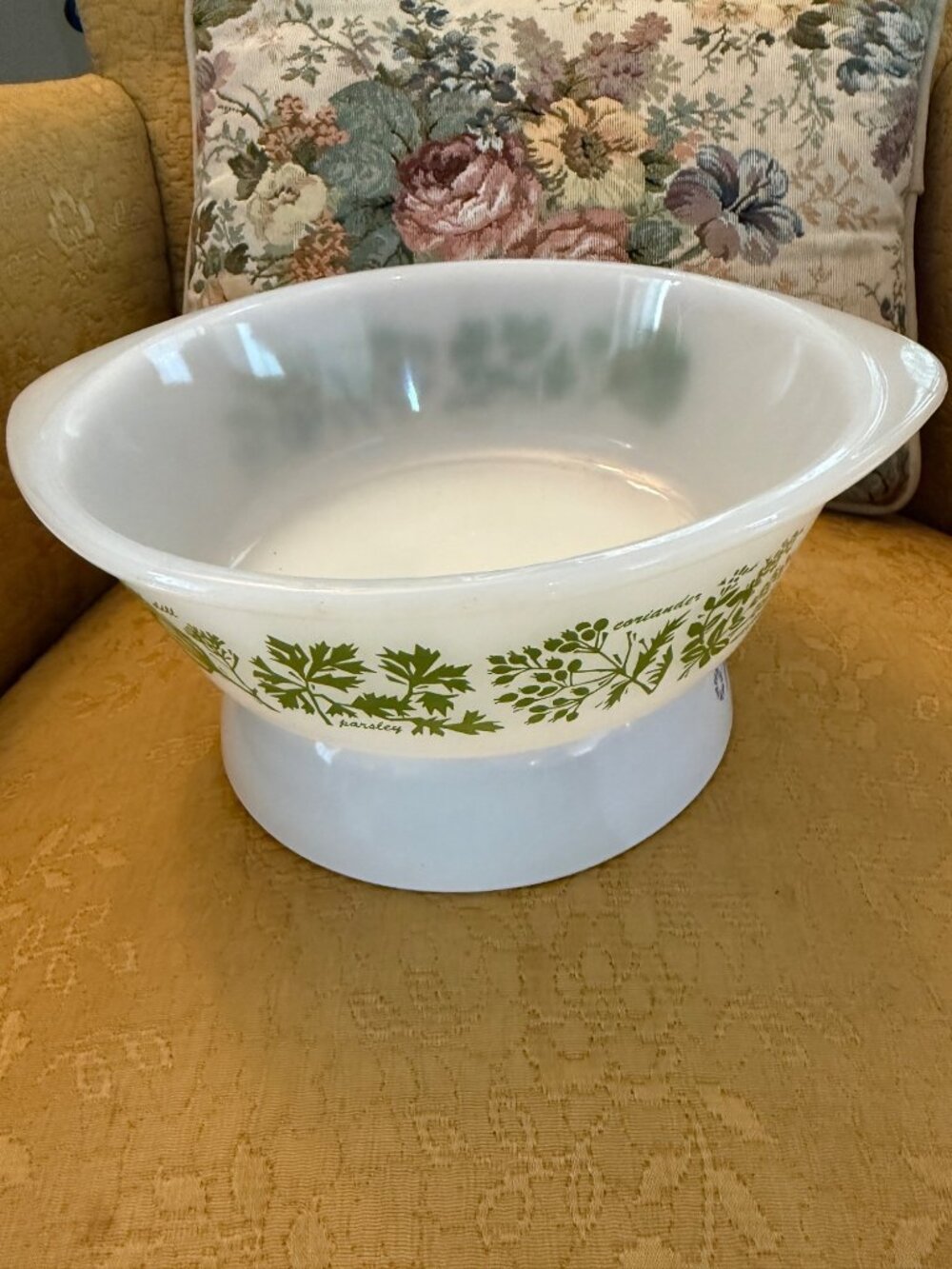 Jeannette Green Herbs Glasbake White 2 Qt Casserole